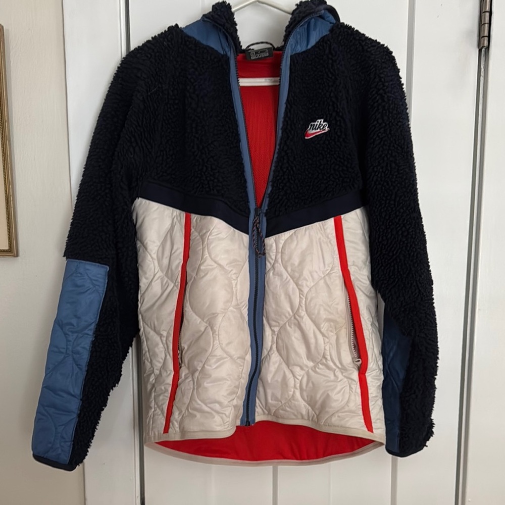 Nike Black and Cream Puffer Jacket with Hood and Full-Length Zipper - Picture 2 of 10